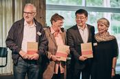 Besides Herbert Fritsch, Erika Fischer-Lichte and Christel Weiler, Chen Ping, second from the right, Cultural Attaché of the Embassy of the People's Republic of China in Berlin, was also happy about the book's new release.