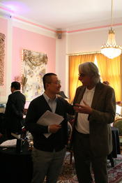 Prof Dr. Klaus Siebenhaar und Referent GUO Cheng führen auch in der Pause angeregt die Diskussion weiter