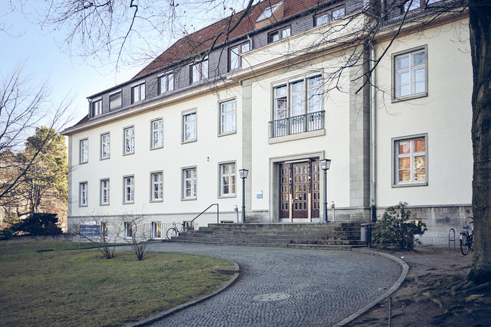Institutsgebäude_außen