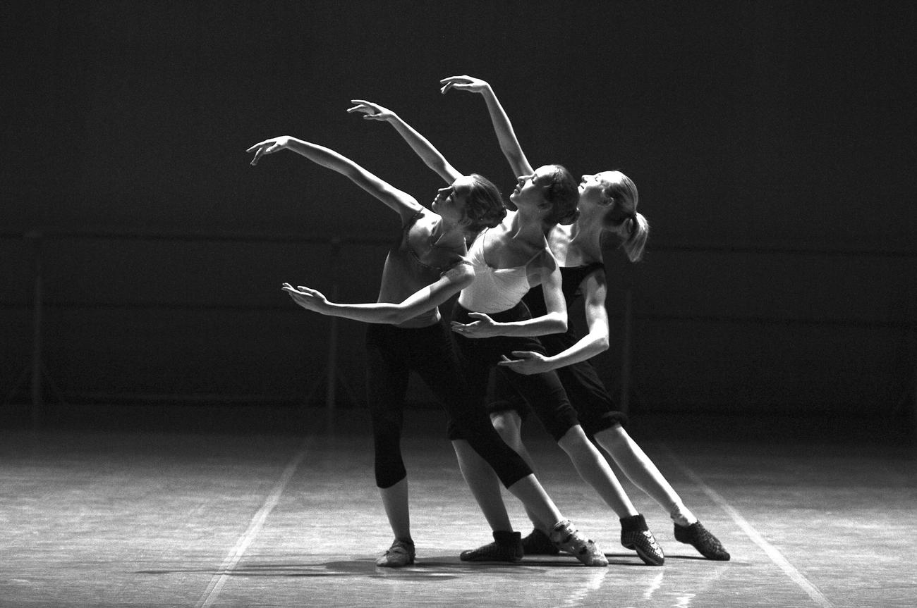 Theater-Tanz_ballerina-ballett-bewegung-209948_korr