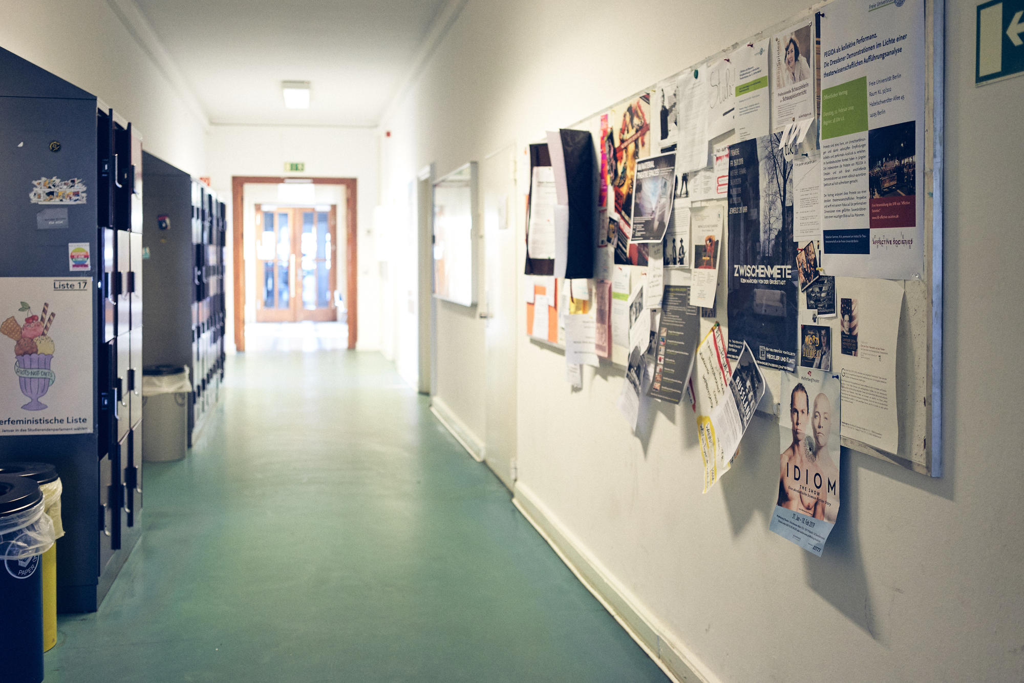 Current announcements on the bulletin board of the institute