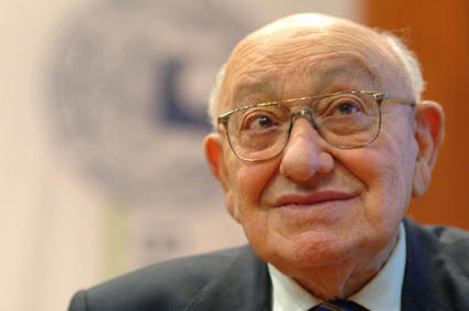 Marcel Reich-Ranicki erhält die Ehrendoktorwürde des Fachbereichs Philosophie und Geisteswissenschaften der Freien Universität Berlin