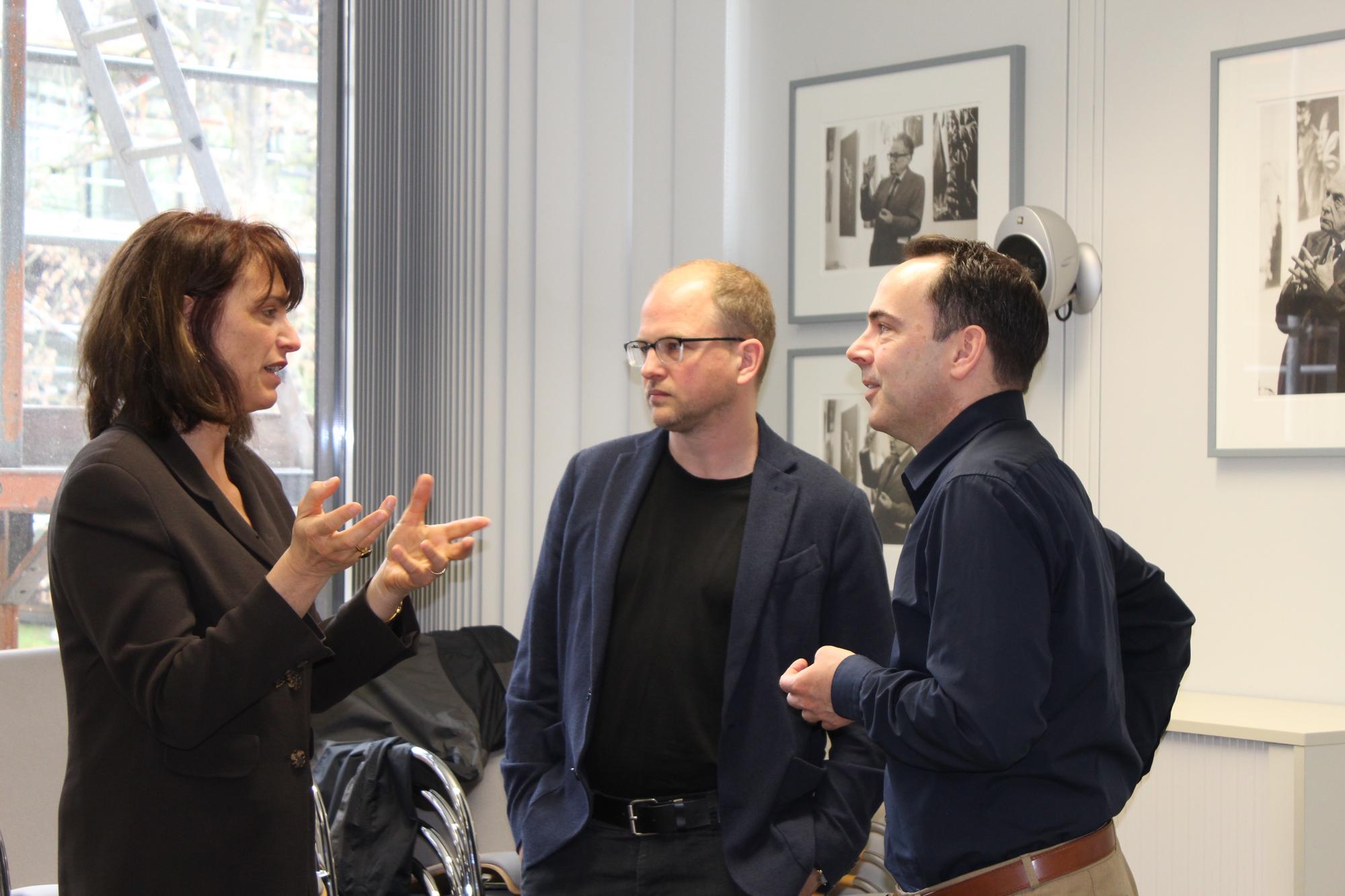 Jutta Müller-Tamm im Gespräch mit Stefan Willer (Mitte) und Oliver Lubrich (rechts)