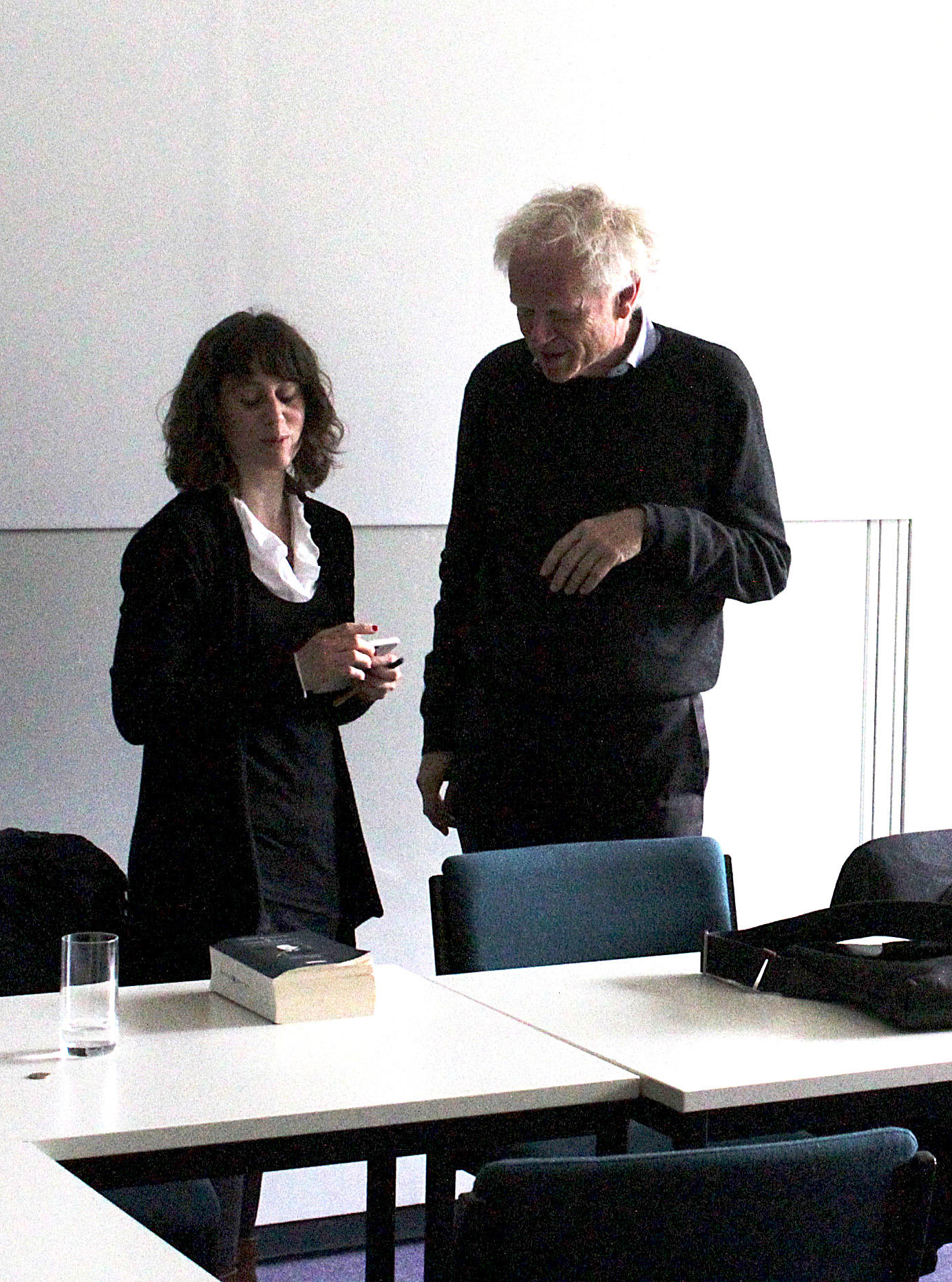 Prof. Härle und Organisatorin