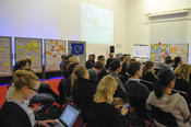 Im Raum "Brüssel" werden für alle SLS-Teilnehmer die Ergebnisse der vier Panels zusammengefasst und vorgestellt