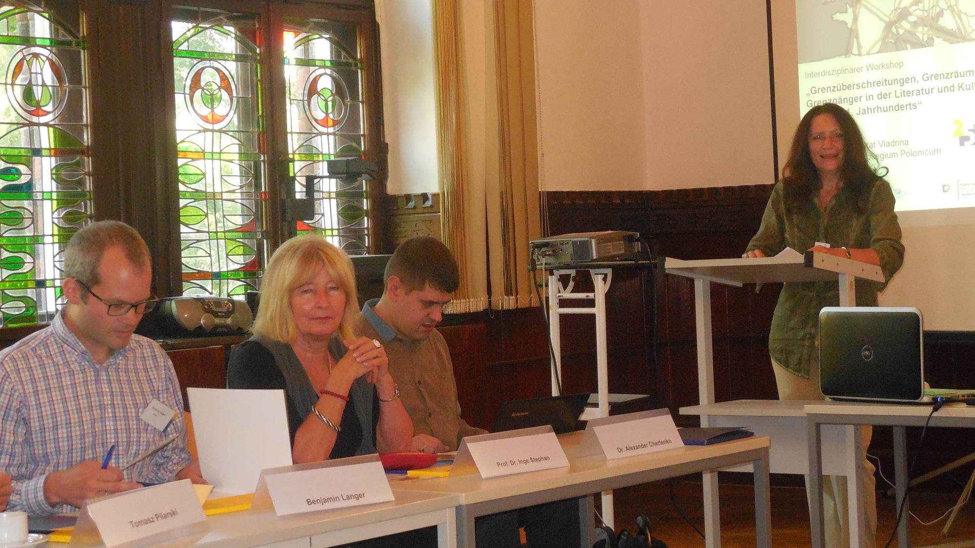 Frau Prof. Dr. Ievgeniia Voloshchuk eröffnet die Konferenz "Grenzüberschreitungen, Grenzgänger und Grenzräume in der Literatur und Kultur des 20.–21. Jahrhunderts" an der Europa-Universität Viadrina in Frankfurt/Oder (Juli 2016).