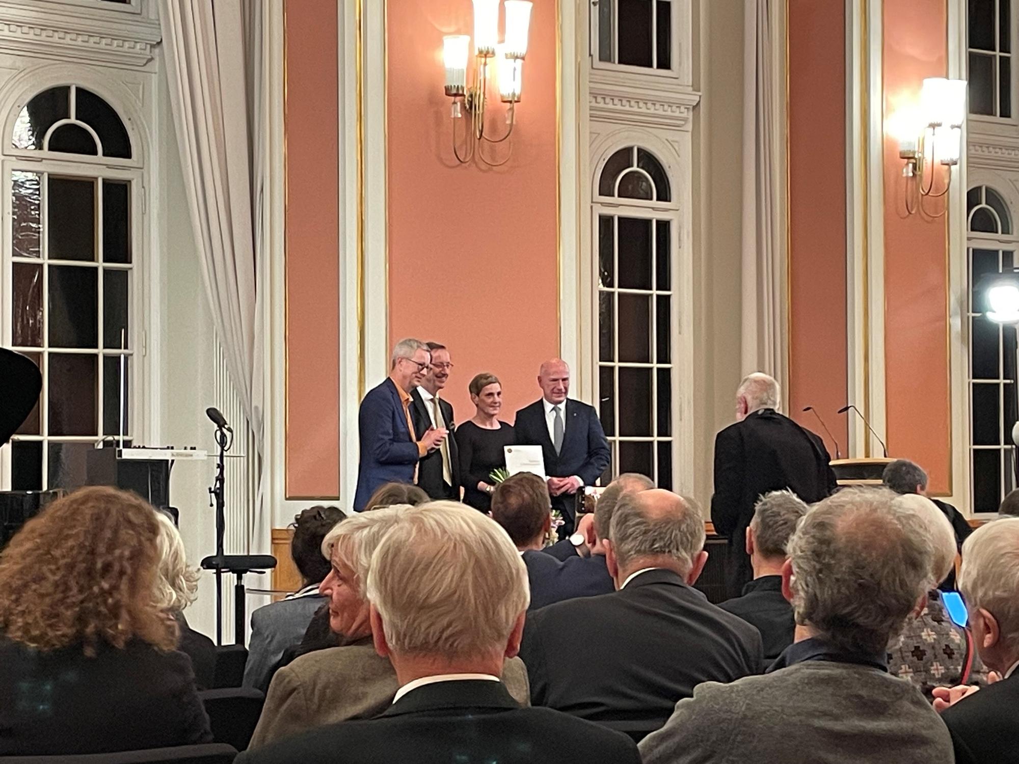 Preisverleihung im Roten Rathaus: Prof. Dr. Günter Ziegler, Dr. Hans Hannesen, Felicitas Hoppe, Kai Wegner (v.l.n.r.)