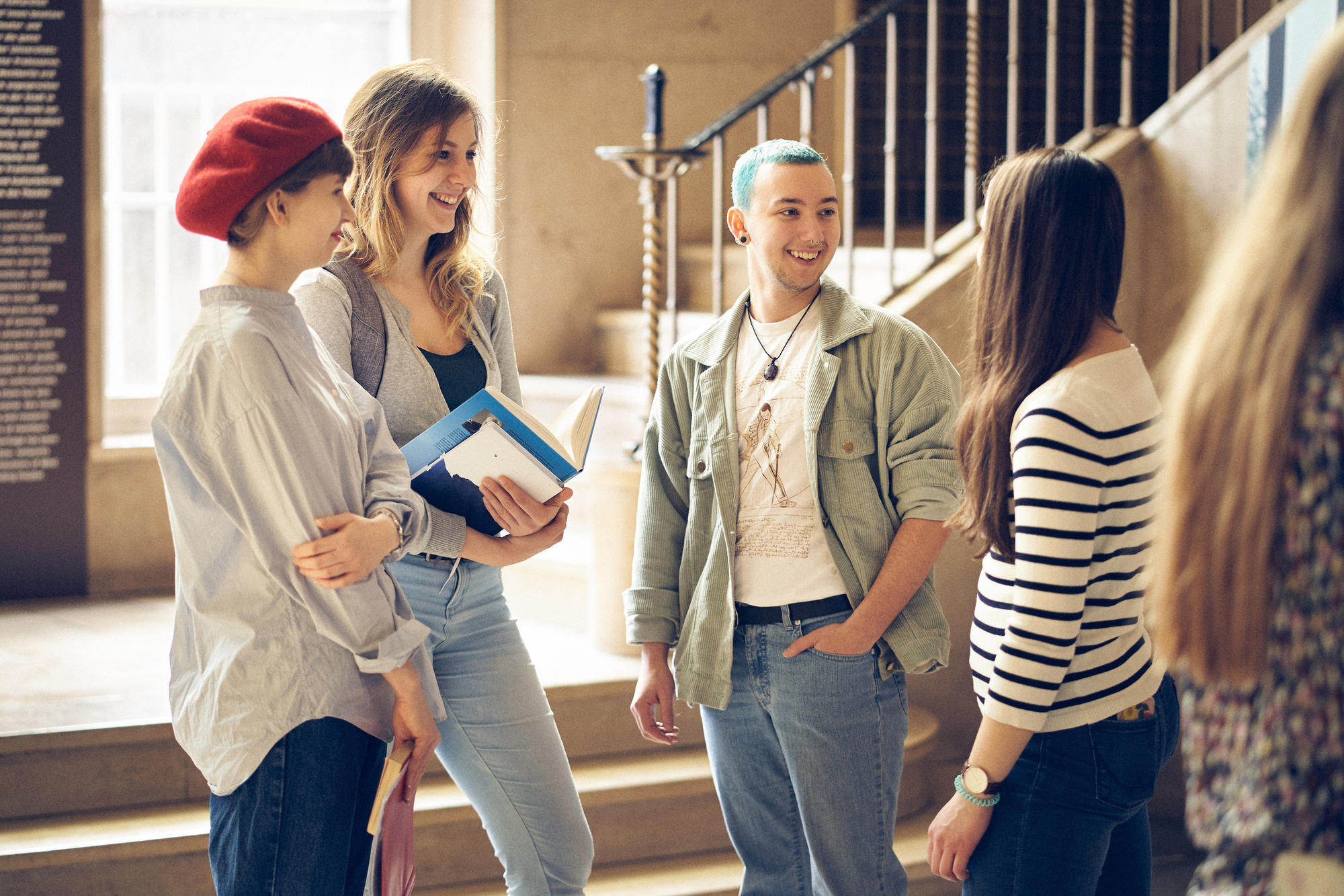 Studenten_Gespräch_Vierergruppe
