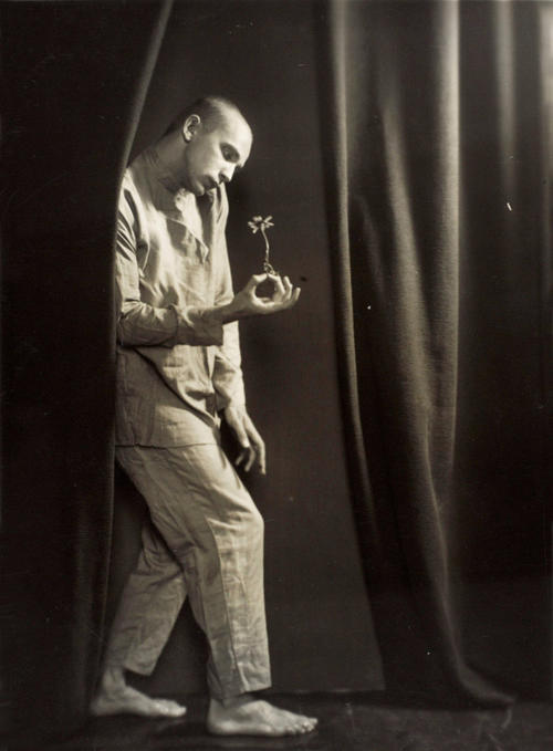 Harald Kreutzberg dances in the piece ‘The Dance of the Fools’, Berlin, 1927